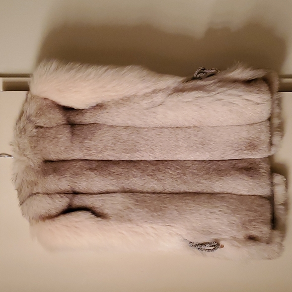 Fox Fur Saga Vest - Picture 8 of 16